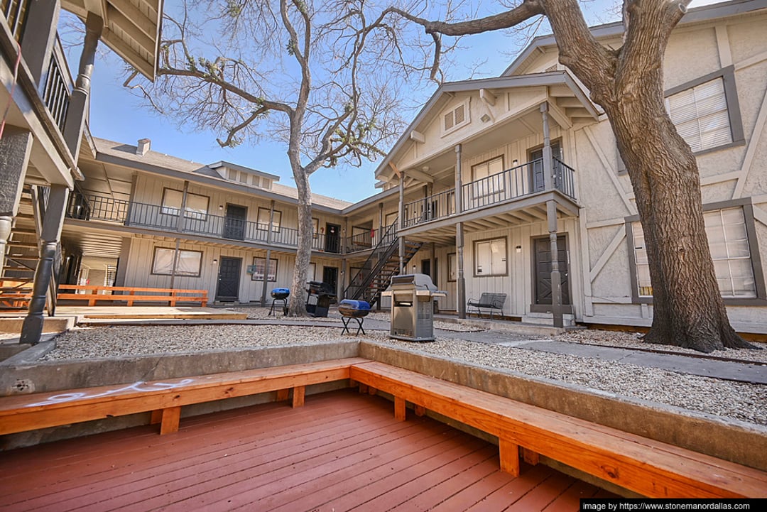 Stone Manor - 19